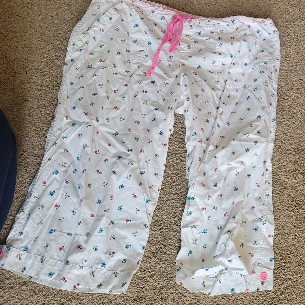 PINK Victoria's Secret White Floral Capri